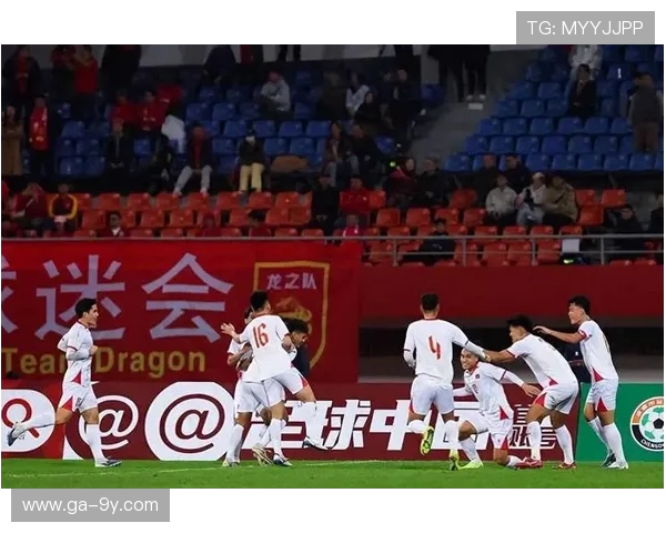 杨一林足球表现亮眼助力球队突破困境成为新晋明星球员